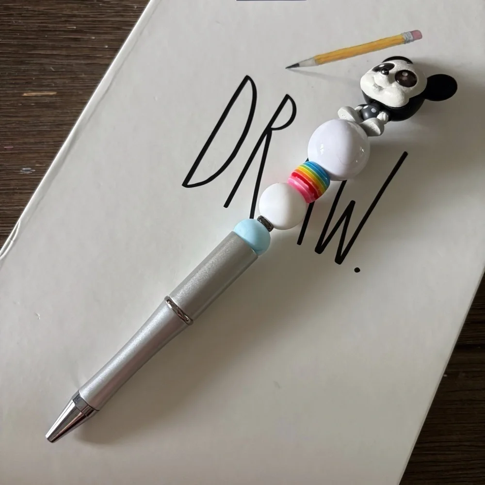 Disney Doorables: Mickey Mouse & Friends: Mickey Mouse handmade beaded pen